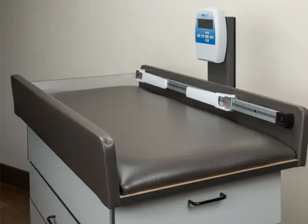 Clinton Pediatric Scale / Treatment Table 7820 - Image 3