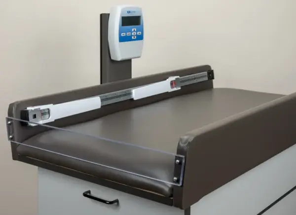 Clinton Pediatric Scale / Treatment Table 7840 - Image 2